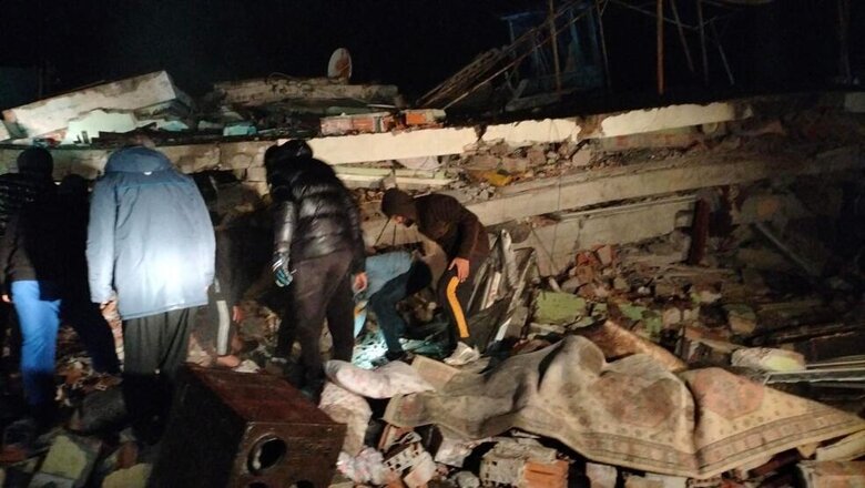 Strong earthquake occurred in Turkey, killing more than 900 people 08