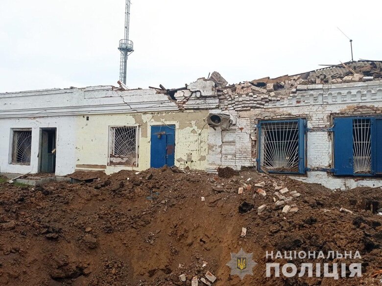 За сутки на Донетчине были разрушены дома, горели поля с пшеницей. В Бахмуте рашисты попали в спорткомплекс и стадион, - Нацполиция 05