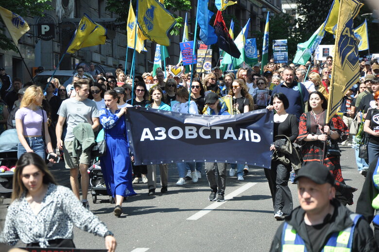 Anniversary of order to withdraw from Azovstal: march We are waiting for home of heroes of Mariupol took place in center of Kyiv 12