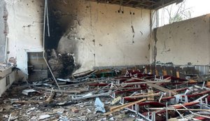 Окупанти вбили трьох і поранили п’ятьох людей на Харківщині. Вночі вдарили по закладу освіти в Богодухові. ФОТОрепортаж