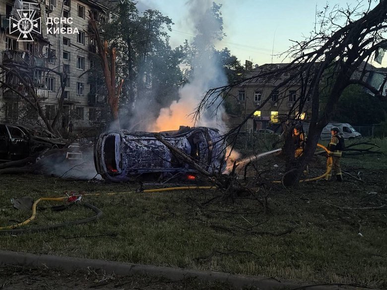 Three dead and at least 25 injured in Kyiv following a massive attack by the Russian Federation