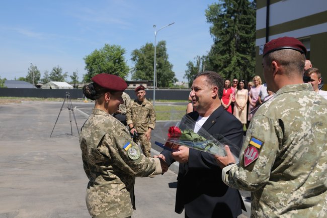 Полторак нагородив військовослужбовців 148-го окремого гаубичного самохідно-артилерійського дивізіону 05