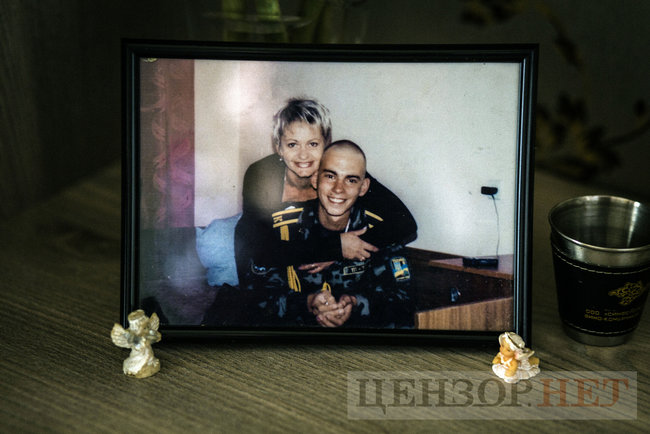 Тёмин танк остался один - и на него выскочил российский танк. Сын закричал: Прощайте, пацаны, на меня идут Т-72-ые, - интервью с мамой командира танкового взвода Артема Абрамовича 02