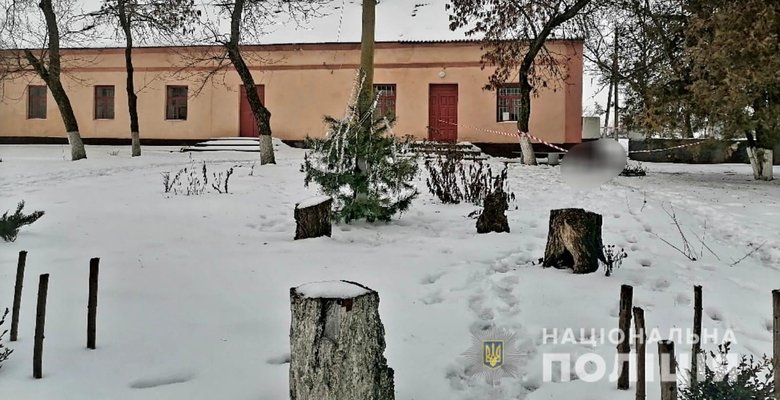 Жінка смертельно поранила чоловіка, який чіплявся до неї з ножем у Миколаївській області. Їй загрожує до 15 років ув’язнення, - Нацполіція 02