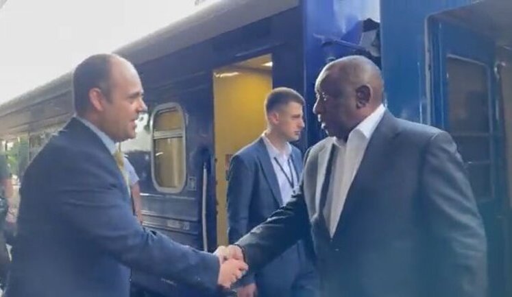 Президент ПАР Рамафоса прибув до України. ВIДЕО