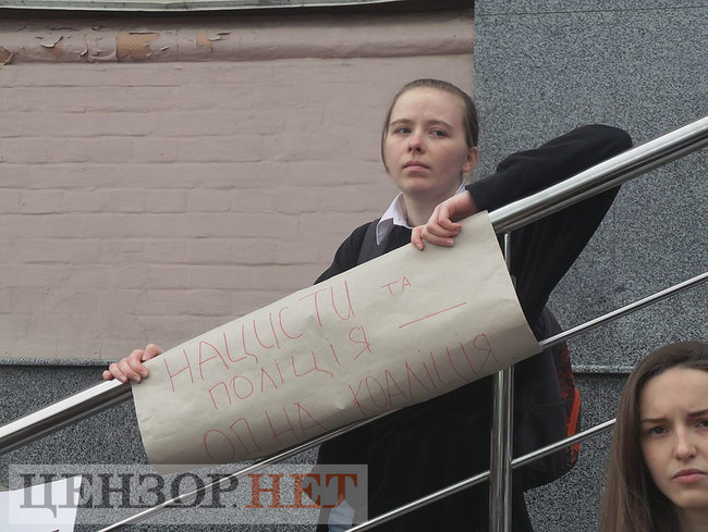 Хто наступний? і Today we are all Gypsies: активісти пікетували главк поліції Києва з вимогою розслідувати розгром табору ромів у столиці 08