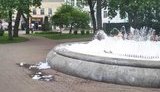 Неизвестные налили моющее средство в фонтан на Контрактовой площади в Киеве. ФОТО