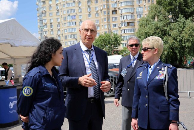 Авиакомпания Украинские вертолёты представила на выставке Авіасвіт XXI модернизированный вертолет Ми-8МТВ-1 09