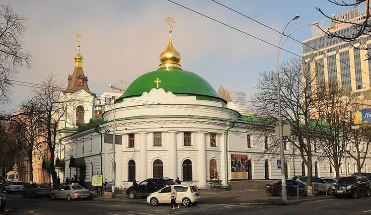 В Киеве в результате обстрела РФ пострадал Свято-Введенский монастырь УПЦ МП