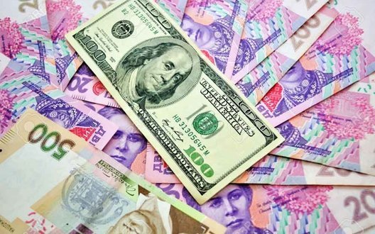 Рекордний курс долара: аналітики пояснили, чому панікувати не варто та що стримає девальвацію