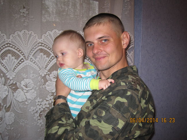 Вдова майора Дениса Лесняка Тетяна Чеснакова: Під час виходу з Дебальцевого Денис узяв виведення дивізіону на себе. Виходили вони з вимкненими фарами, за зірками 04