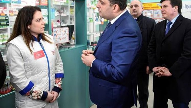 Кабмин предложил отменить возможность досрочного выхода на пенсию для учителей, врачей и госслужащих