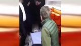"Ви раби Путіна і виконуєте його наказ!" - Саакашвілі - грузинським правоохоронцям під час транспортування з Руставі в Тбілісі. ВIДЕО