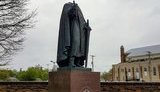 Вандали обезголовили пам