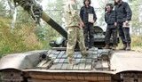 Воины-танкисты - это стальной кулак армии, способный больно "дать по зубам" врагу, - Наев поздравил бойцов с профессиональным праздником. ФОТО