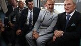 За 7 минут от Троещины до Петровки: Черновецкий проехался по маршруту Роллс-Ройс - автобус - электричка - Роллс-Ройс. ФОТОрепортаж.