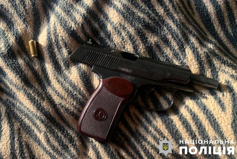 Чоловік влаштував стрілянину на балконі багатоповерхівки