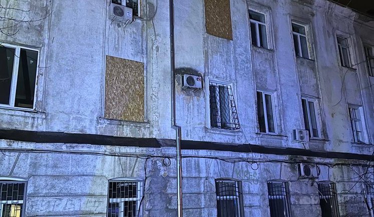 Ворог атакував Одесу: зруйновані будинки, з-під завалів дістали загиблу жінку. ФОТОрепортаж