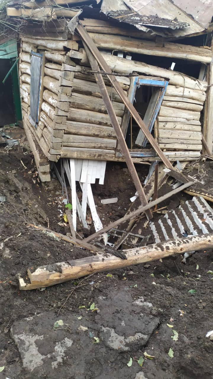 Ruscists are shelling Ukrainian border with artillery 05