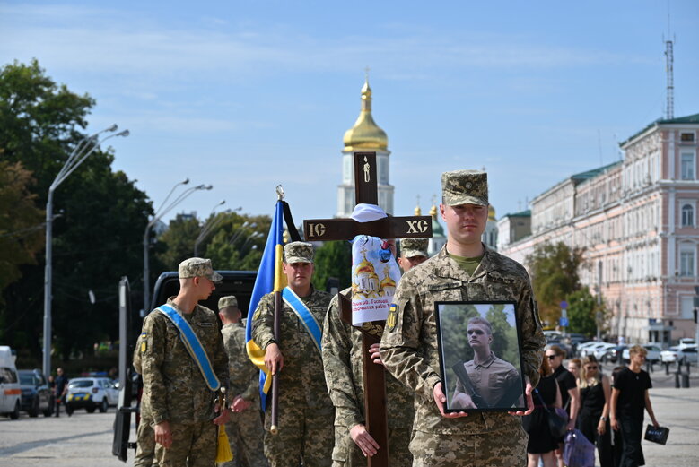Із захисником України 21-річним Владиславом Онищенком попрощалися в Києві 01
