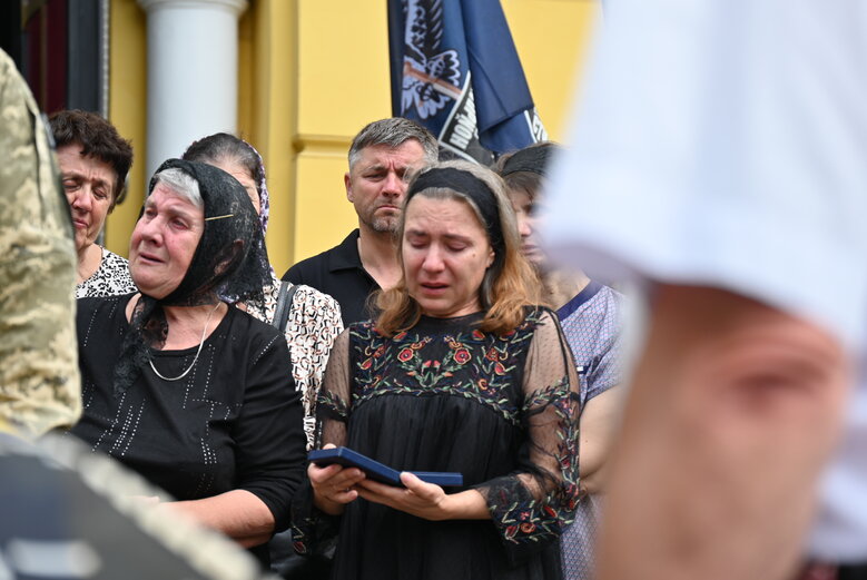 У Володимирському соборі попрощалися із загиблим у боях за Україну воїном Микитою Оптимістом Красновідом 10