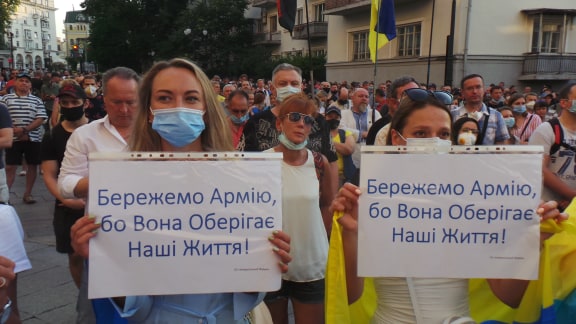 Под Офисом Зеленского в Киеве прошла акция протеста против условий прекращения огня на Донбассе 11