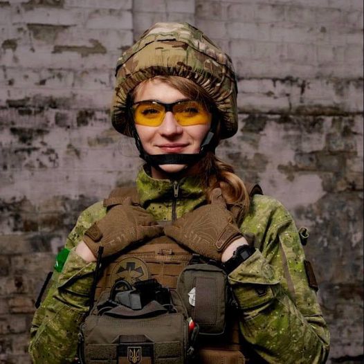 Медична інструкторка Марія Назарова: Якщо начмед каже: не вий*буйтесь, беріть що дають, - він мислить, як русня. Якщо командир боїться написати рапорт про неякісні аптечки - він поводиться, як русня 06