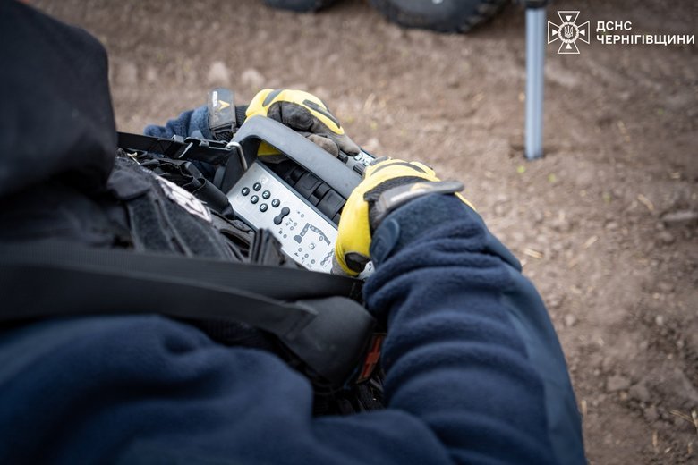 На Чернігівщині сапери знищили бойові частини ракет Х-101, що не вибухнули