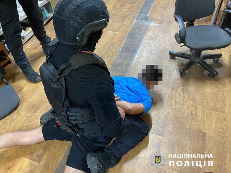 Житель Харькова переправлял мужчин за границу через систему Путь как волонтеров 02