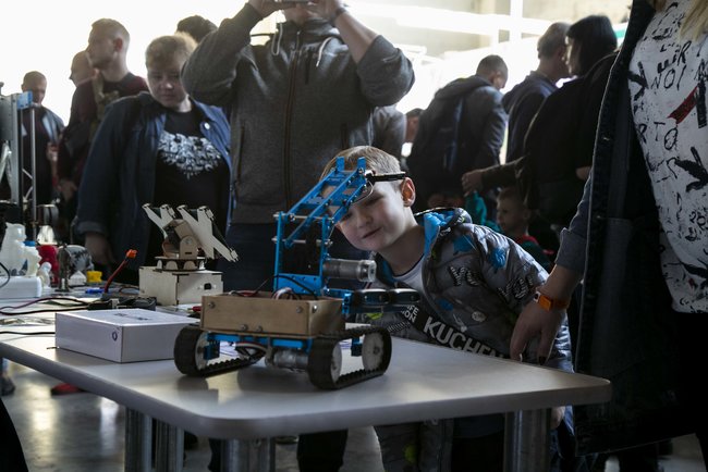 Роборок, беспилотники и космос. Что показывали на TechFest-2019 10