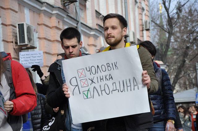 Police detains attackers of feminist rally held in downtown Kyiv 02 Police detains attackers of feminist rally held in downtown Kyiv 02