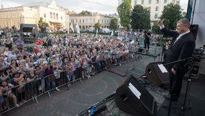 Головні опоненти моєї партії на виборах - "Опоплатформа" Бойка-Рабіновича-Медведчука і "Опоблок" Мураєва-Вілкула, - Порошенко