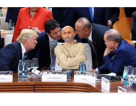 Краще за тисячу слів. ФОТОжабери надали російській пропаганді альтернативні версії фото з Путіним 07