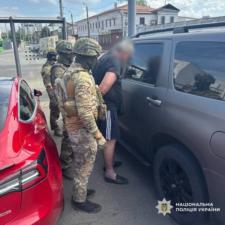 Полиция Харьковской области задержала нападавших на квартиру пожилой женщины