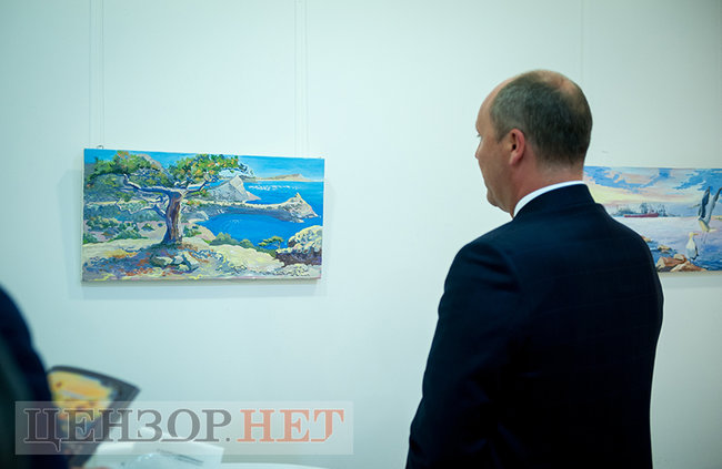 Чорновол представила выставку собственных картин 07