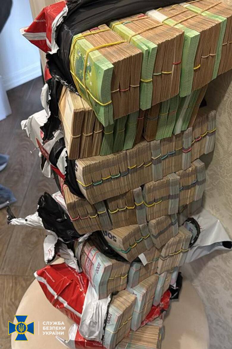 СБУ і ДБР викрили розкрадання 64 млн грн на закупівлях авто для армії