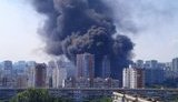 Пожежа в столичній новобудові: небо затягнуло чорним димом. ФОТОрепортаж