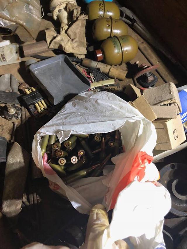 У гаражі прихильника Семенченка виявлено арсенал зброї, - Шкіряк 06 У гаражі прихильника Семенченка виявлено арсенал зброї, - Шкіряк 06