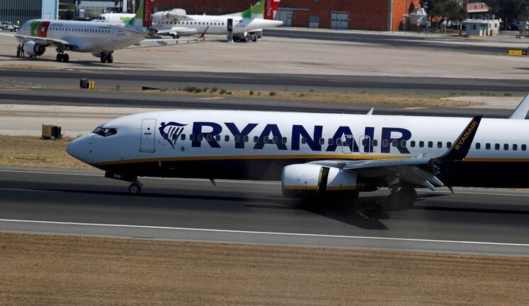 Ryanair нанимает в Украине пилотов и бортпроводников, готовясь к возвращению после войны