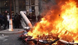 Російський слід у протестах у Франції перевіряють спецслужби після поширення дезінформації