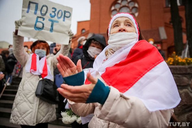 Многолюдный марш пенсионеров и медиков прошел в Минске 05