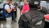 ГБР задержало следователя Нацполиции за требование 27 тысяч взятки за возвращение арестованного авто. ФОТО
