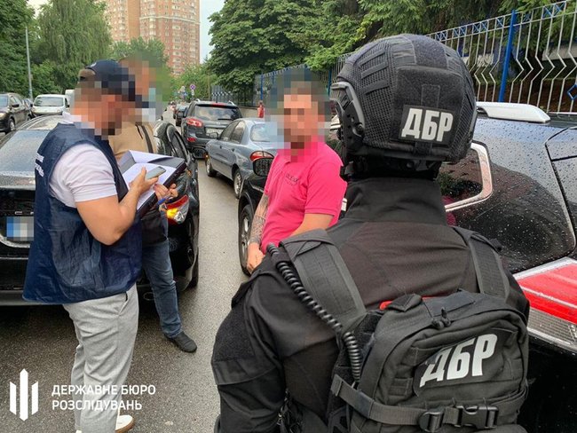 ГБР задержало следователя Нацполиции за требование 27 тысяч взятки за возвращение арестованного авто 01 ГБР задержало следователя Нацполиции за требование 27 тысяч взятки за возвращение арестованного авто 01