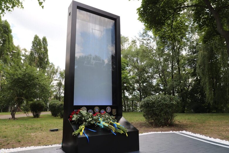 У Києві відкрили пам’ятний знак загиблим воїнам Військово-Морських Сил ЗСУ 02
