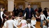 "Віктор Федорович, спаси вас Господь": детский концерт в честь Януковича в Черновцах. ФОТОрепортаж