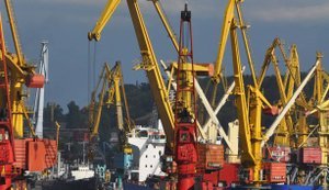 Атака дронів на портову інфраструктуру Одещині: пошкоджено зернову галерею