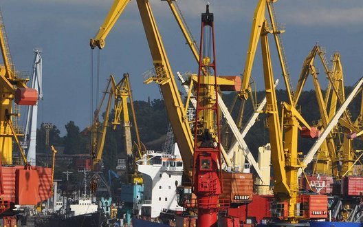 Атака дронів на портову інфраструктуру Одещині: пошкоджено зернову галерею