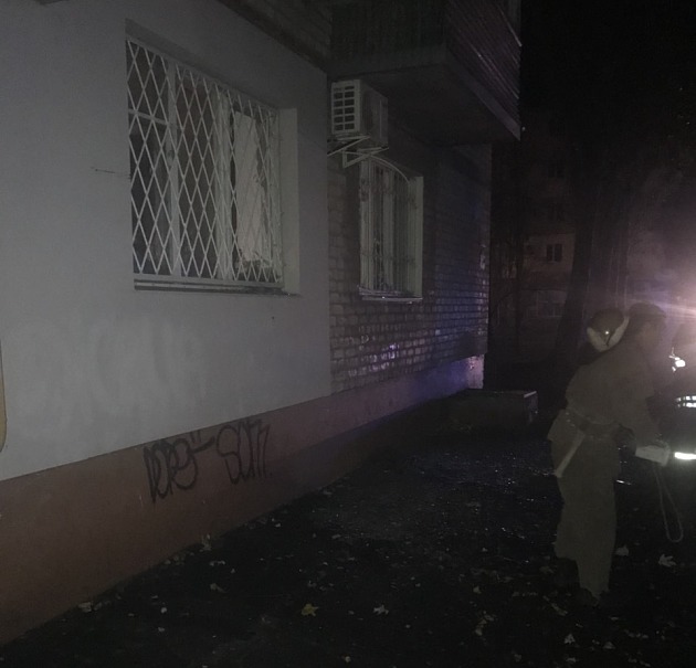 В центре Бердянска взорвался автомобиль: взрывной волной выбило стекла в домах 13