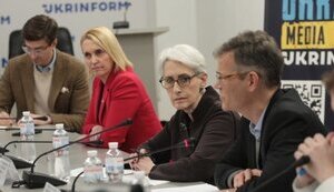 Россия продолжает обращаться к Ирану и Северной Корее за неимением собственных ракет, - замгоссекретаря США Шерман