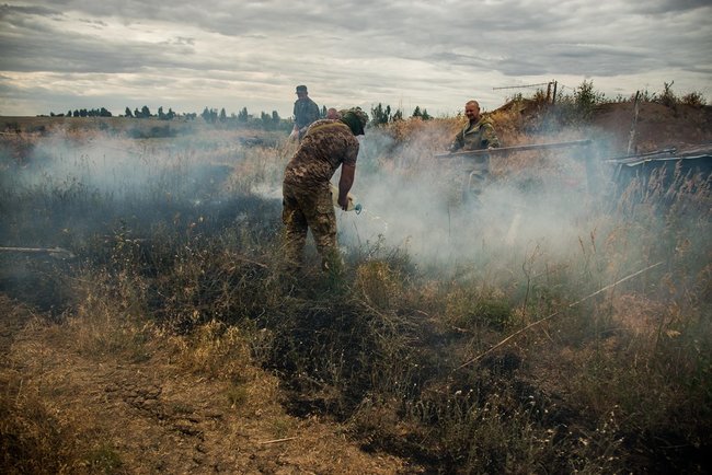 Shells detonate in occupied Donbas, fire reaches Ukrainian positions 08